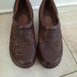 Women's size 9B Ariat mules